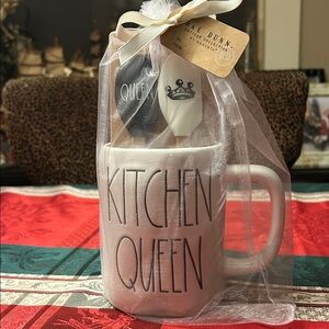 Rae Dunn Kitchen Queen Mug Set - Black and Cream with 2 mini spatulas